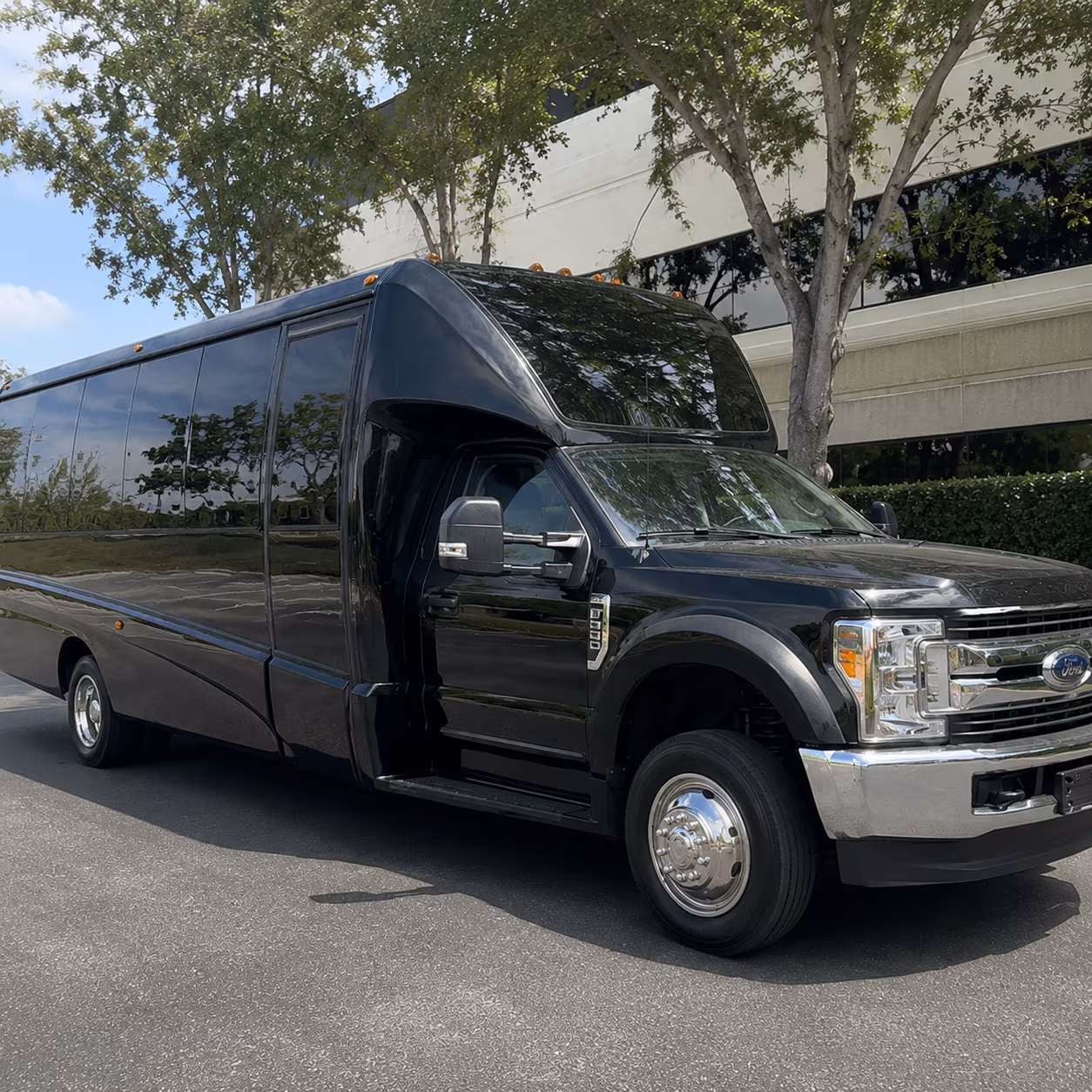 Salem Birthday, Sweet 16, & Quinceañera Party Bus Rentals