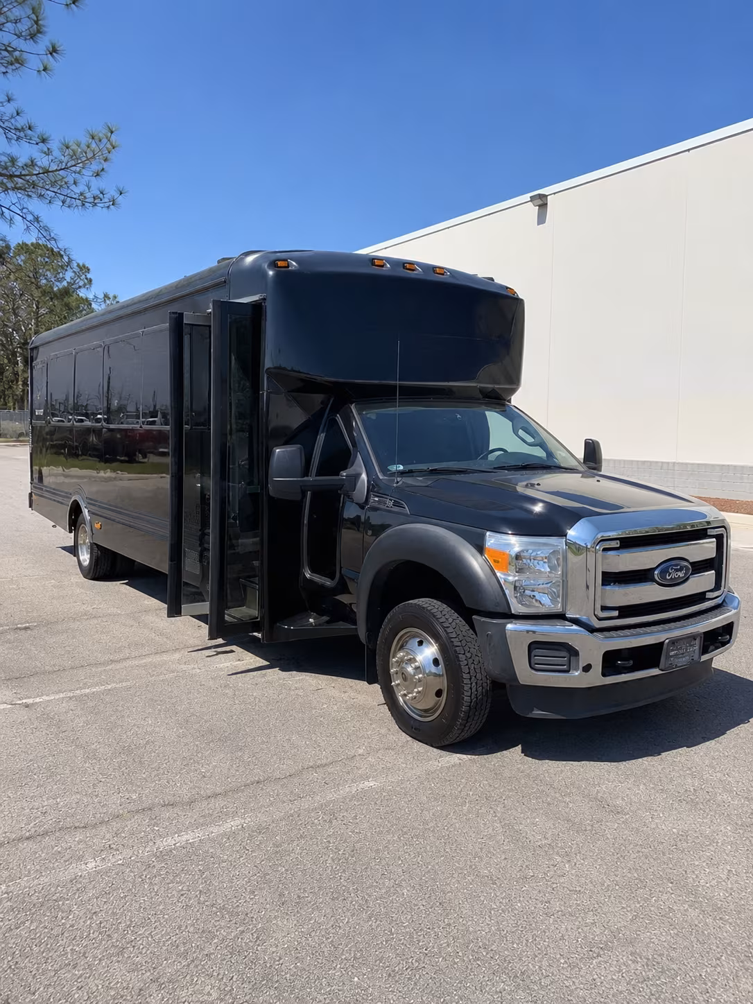 Springfield Winery Tour & Pub Crawl Transportation